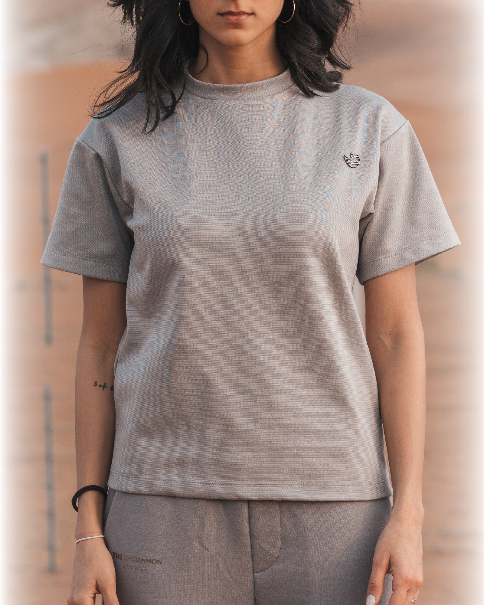 GREY TEE