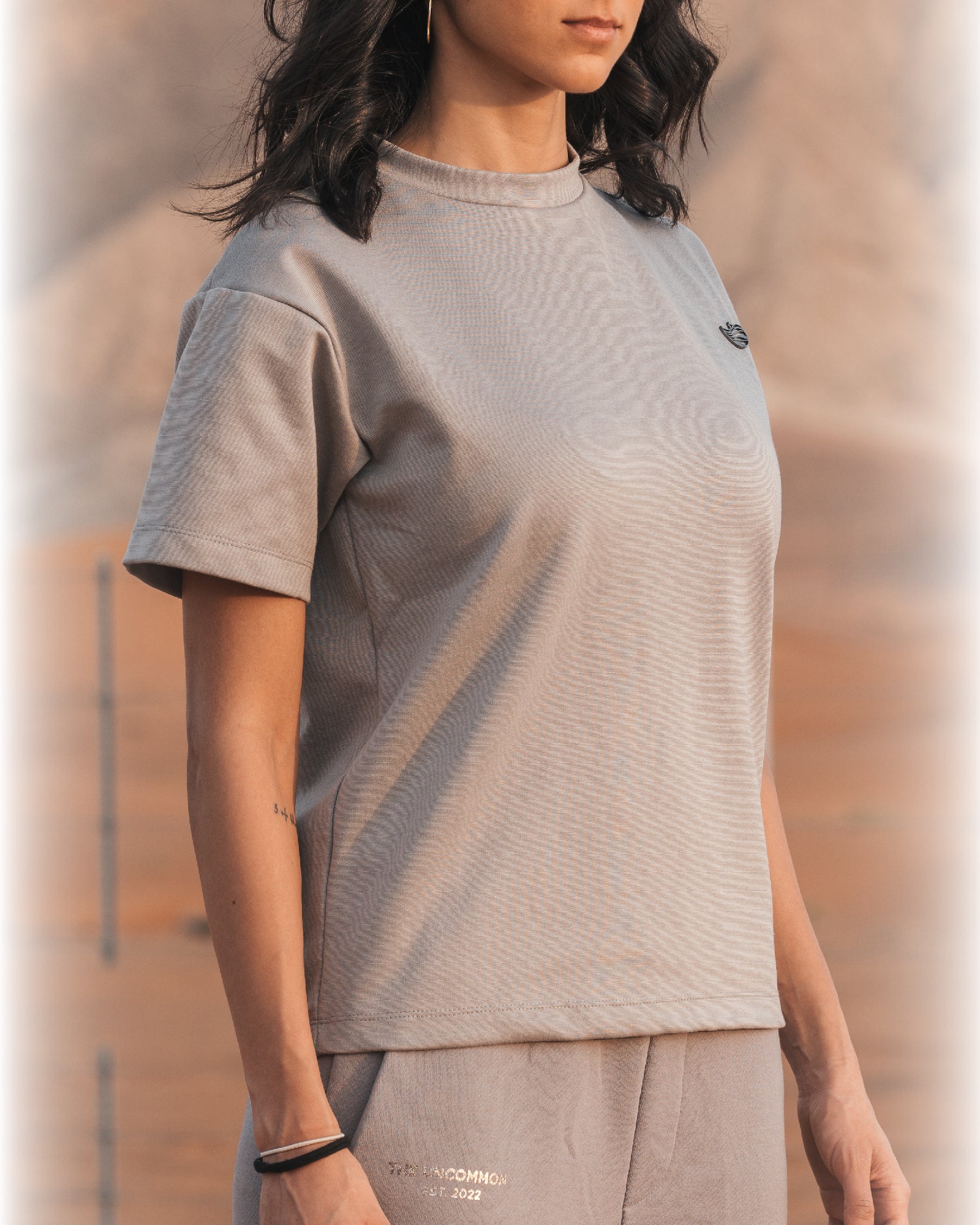 GREY TEE